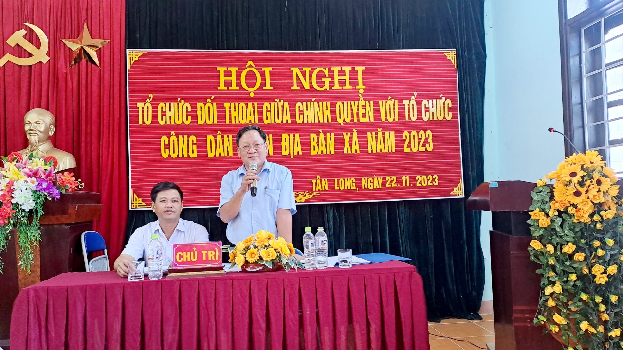    Đồng chí: Nguyễn Văn Minh - PBT thường trực Đảng Uỷ, Chủ tịch HĐND xã (đang đối thoại)